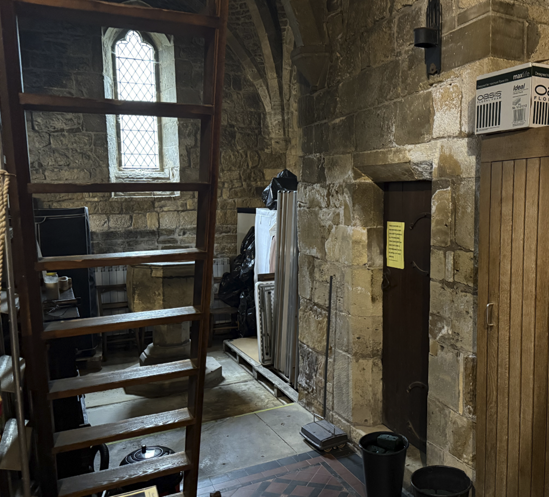 A room with a ladder and a window

AI-generated content may be incorrect.